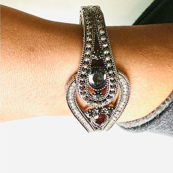 Hallow Cuff Bangle - Picture 5 of 5